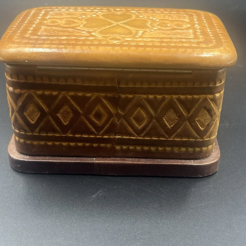 Vintage Embossed‎ Leather Jewelry or Trinket Music Box with Red Felt Interior